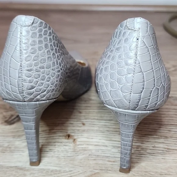 Nine West Womens Gwendle Pointed Toe Grey Pump Croc Embosed Closed Toe Shoes - Picture 4 of 14